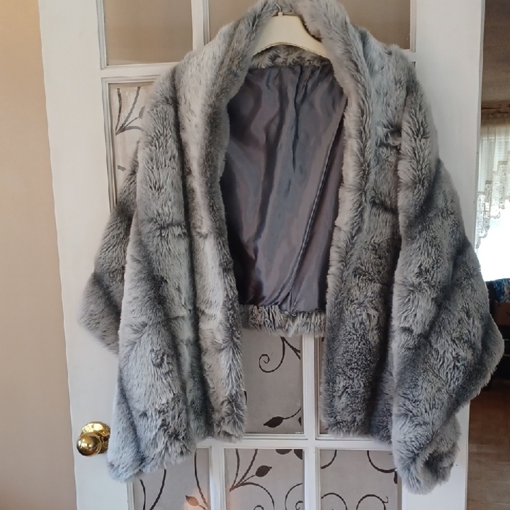 Elegant Gray Faux Fur Women's  Stole